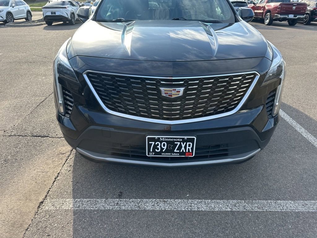 Used 2019 Cadillac XT4 Premium Luxury image 2
