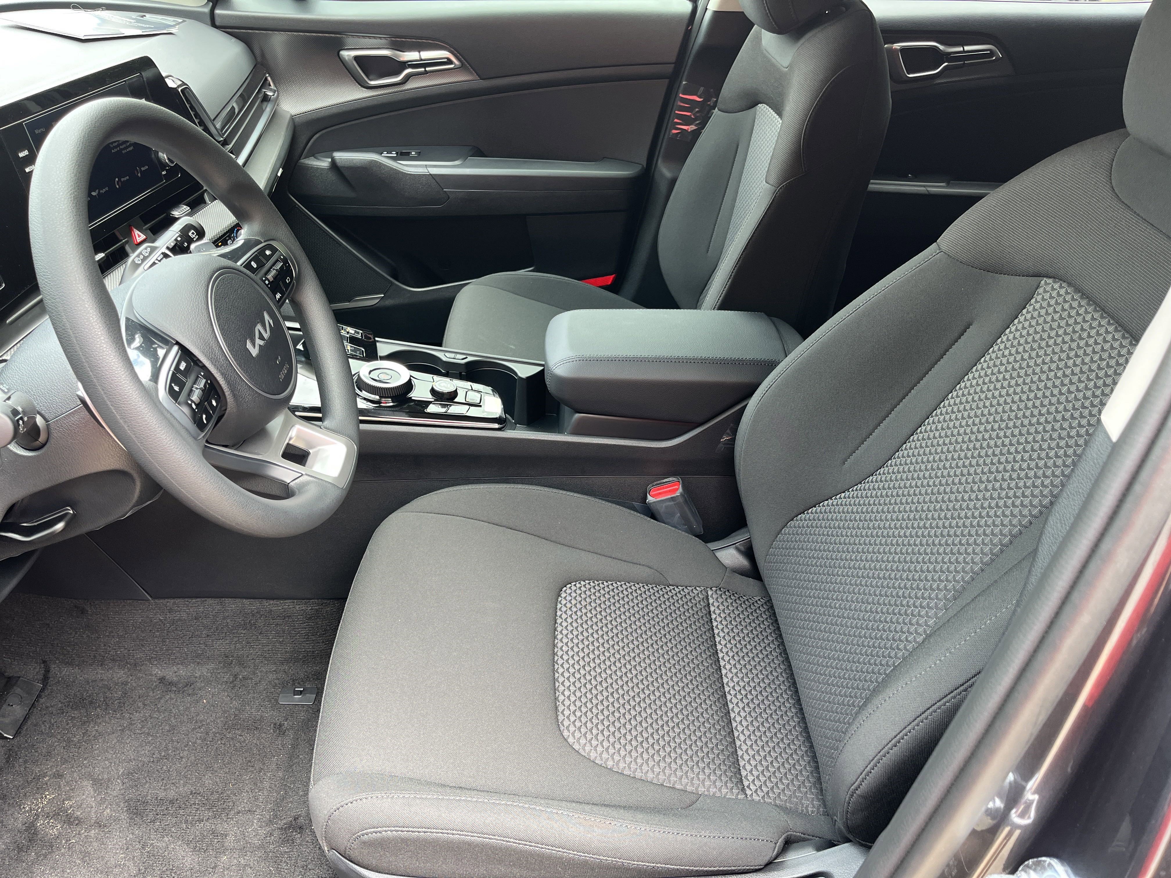 New 2025 Kia Sportage LX image 16