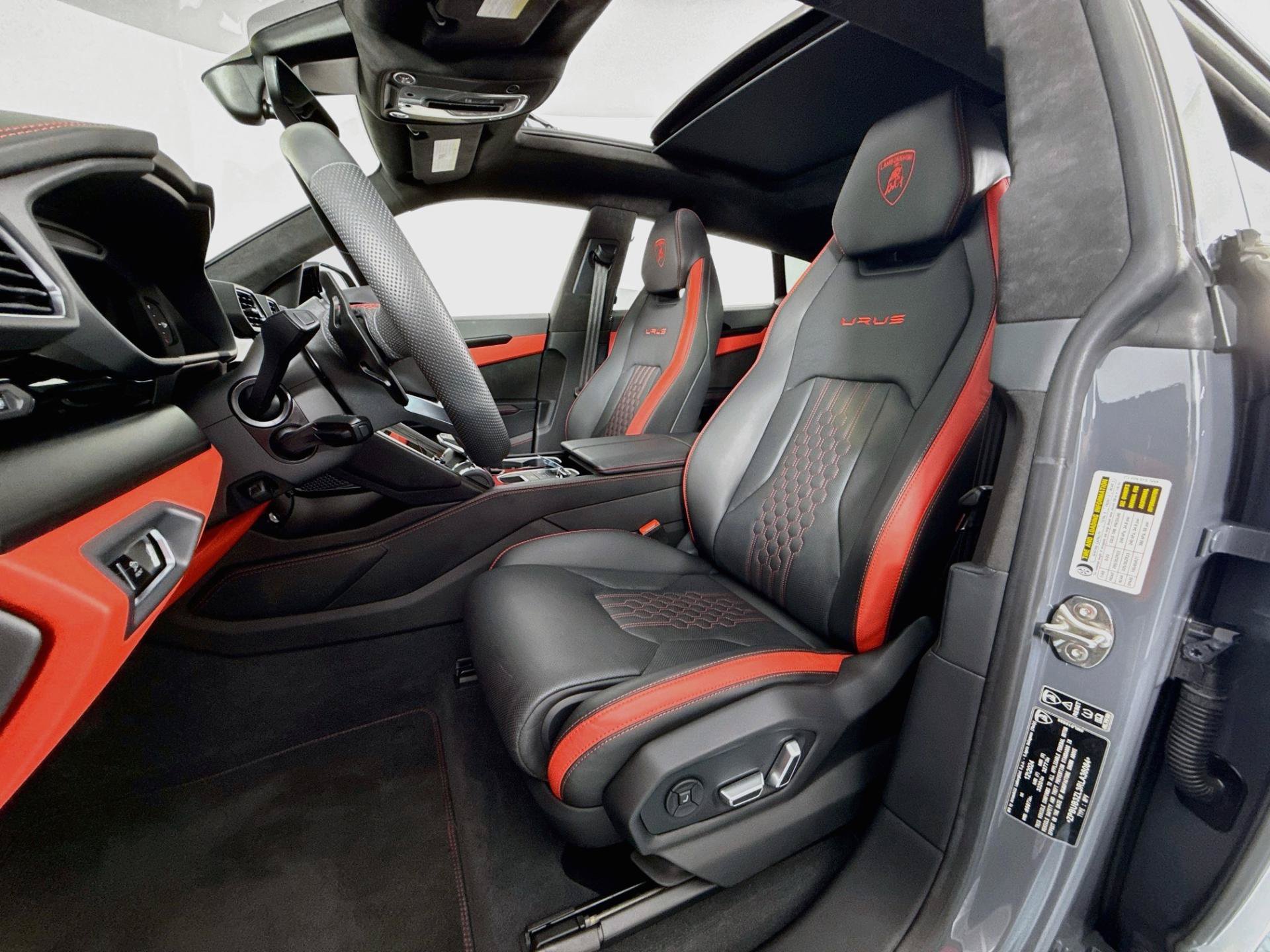 Used 2024 Lamborghini Urus S AWD/4WD image 11