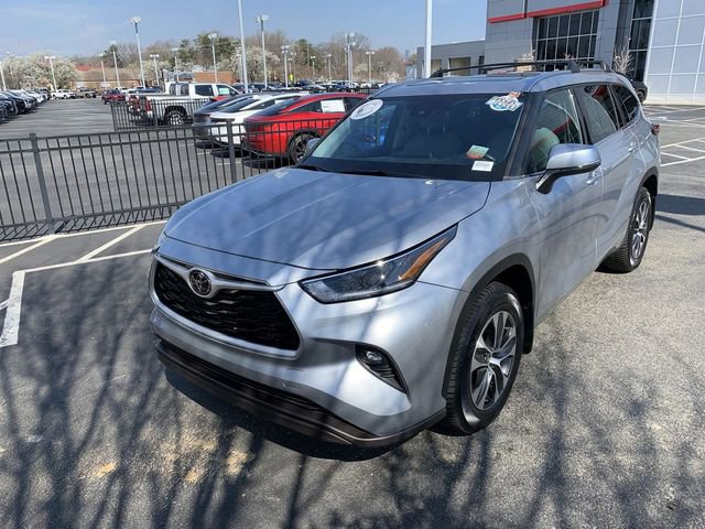 Used 2021 Toyota Highlander XLE image 1
