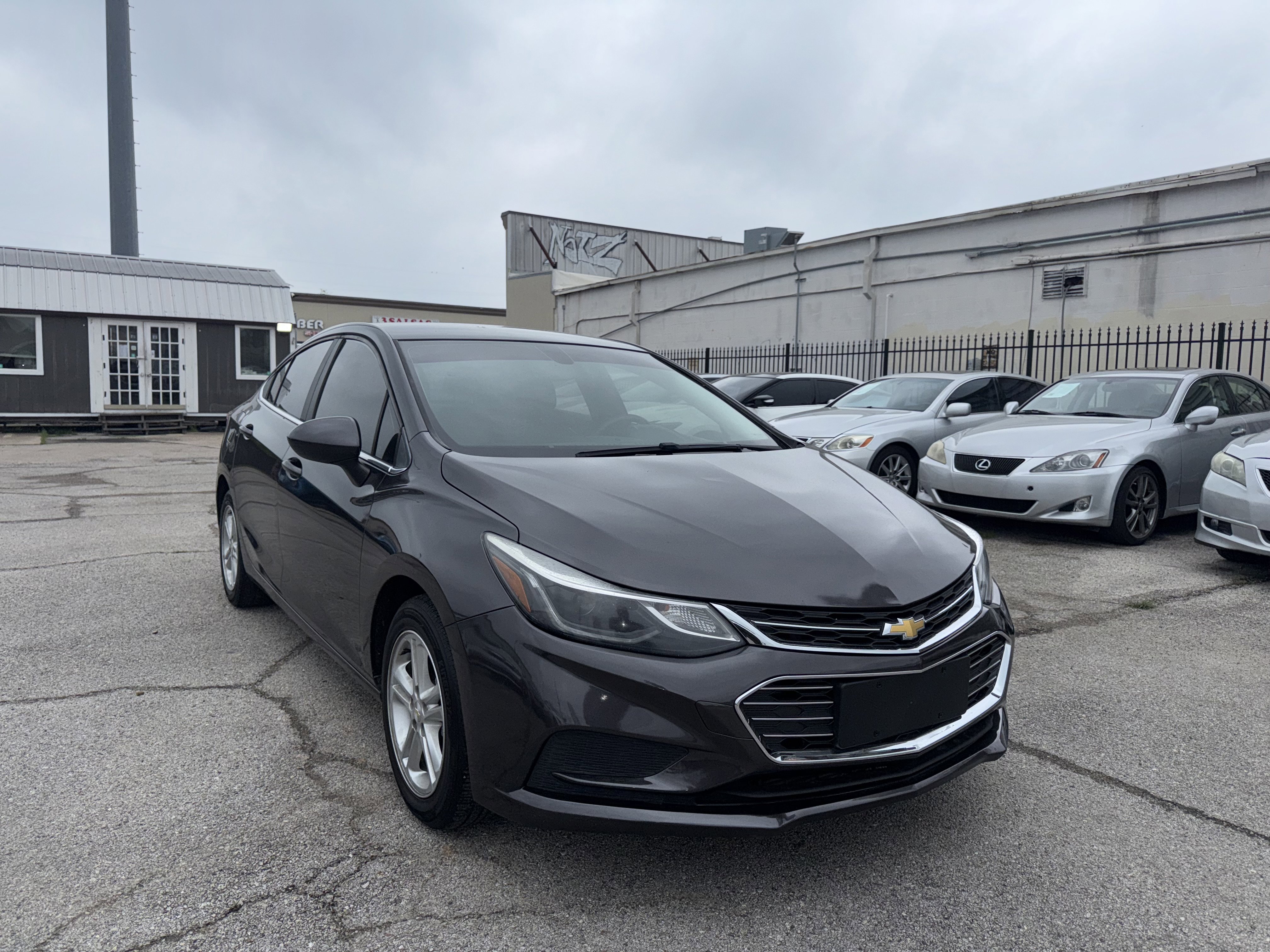 Used 2017 Chevrolet Cruze LT image 1