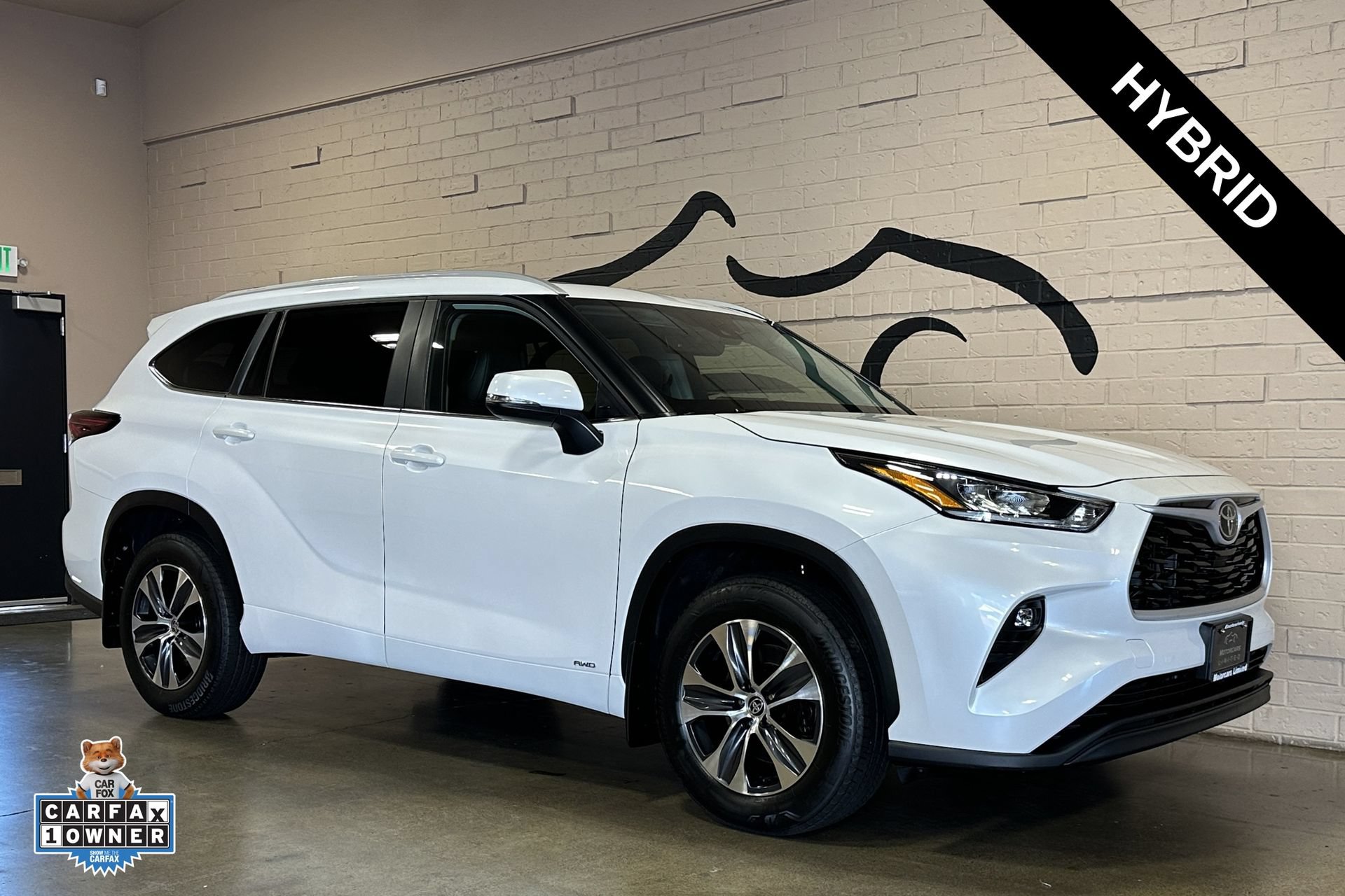 Used 2025 Toyota Highlander XLE AWD/4WD image 2