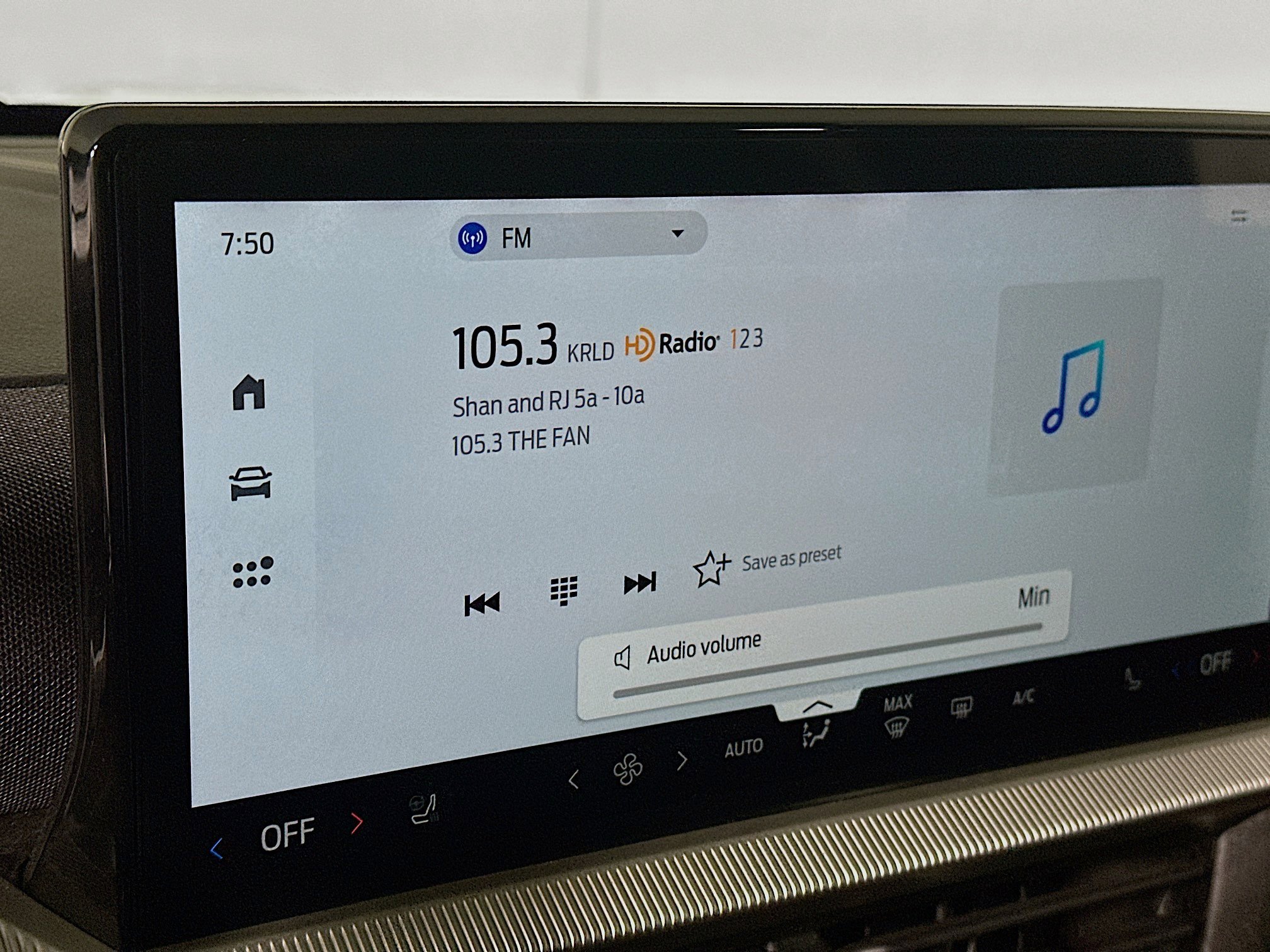 Used 2025 Ford Explorer Platinum w/ LUX Leather Package AWD/4WD image 21