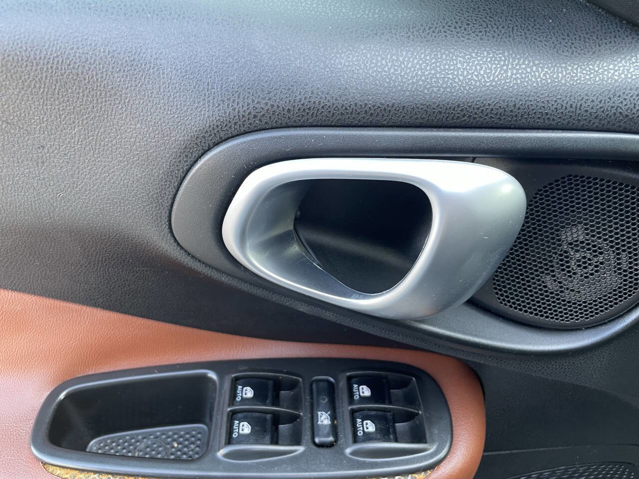 Used 2015 FIAT 500L Trekking image 24