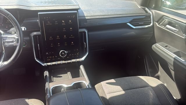 Used 2025 GMC Acadia Elevation FWD image 30
