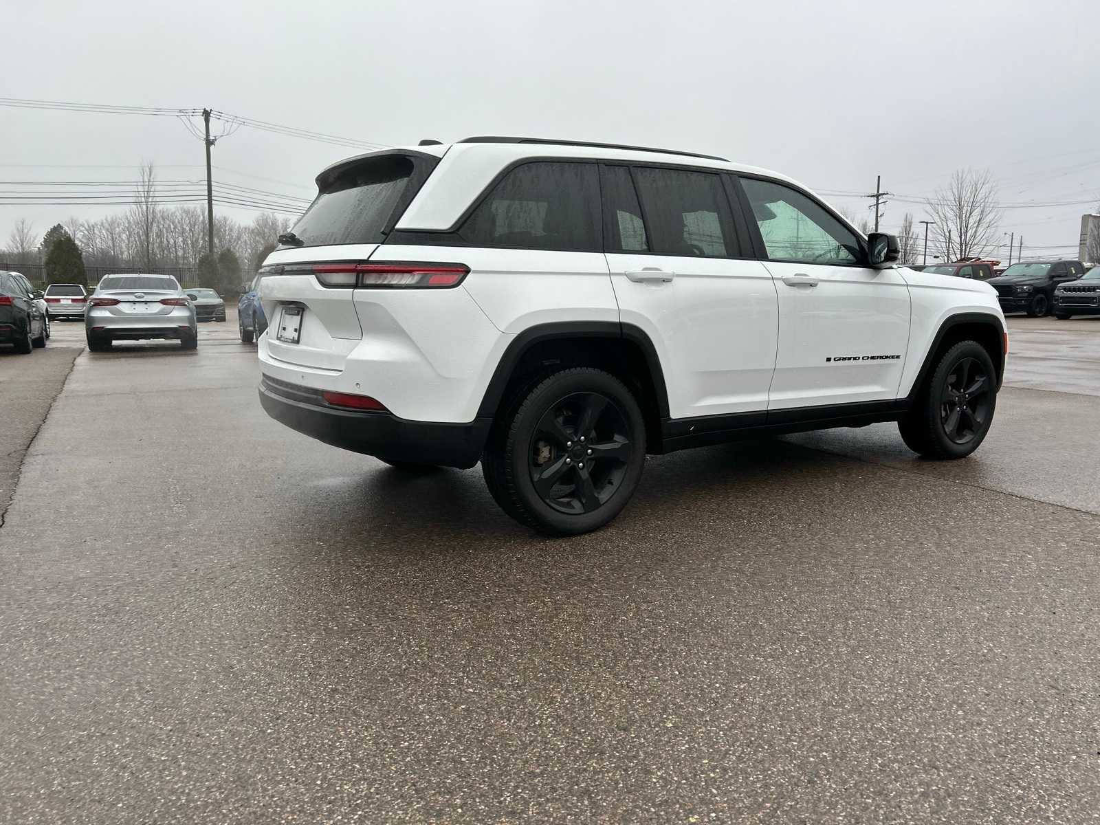 Used 2022 Jeep Grand Cherokee Altitude image 16