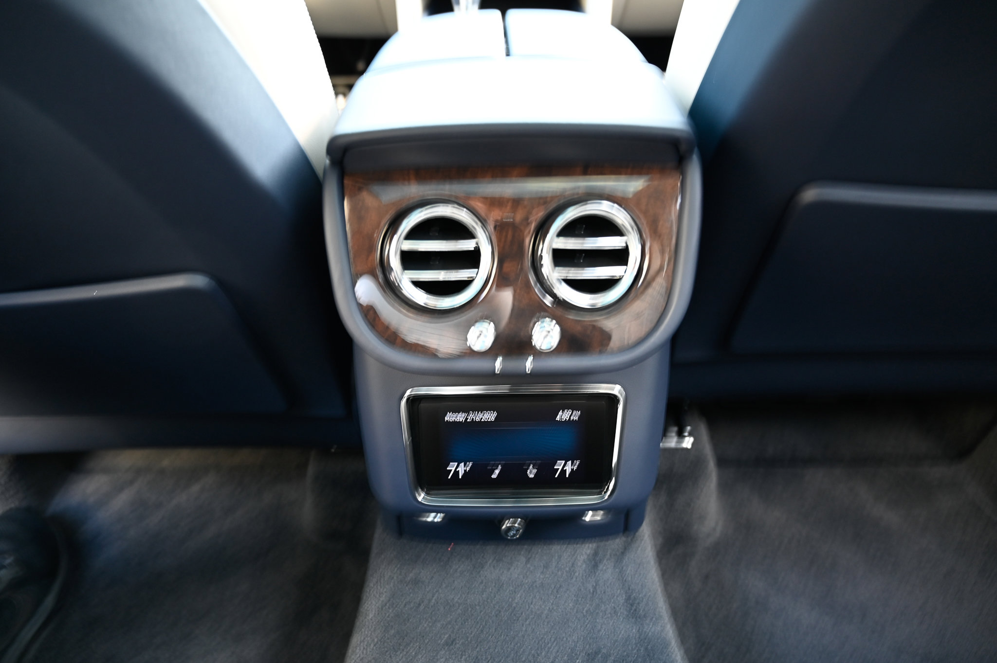 Used 2022 Bentley Bentayga image 42