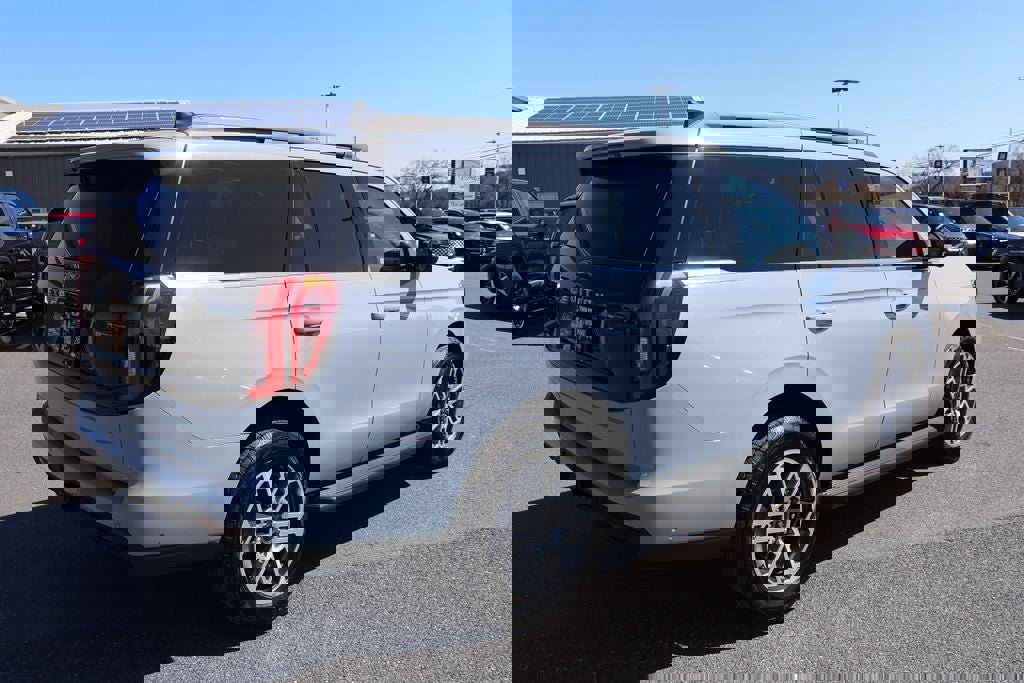 Used 2025 Ford Expedition Active image 8