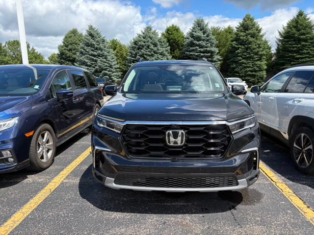 Used 2025 Honda Pilot Elite image 2