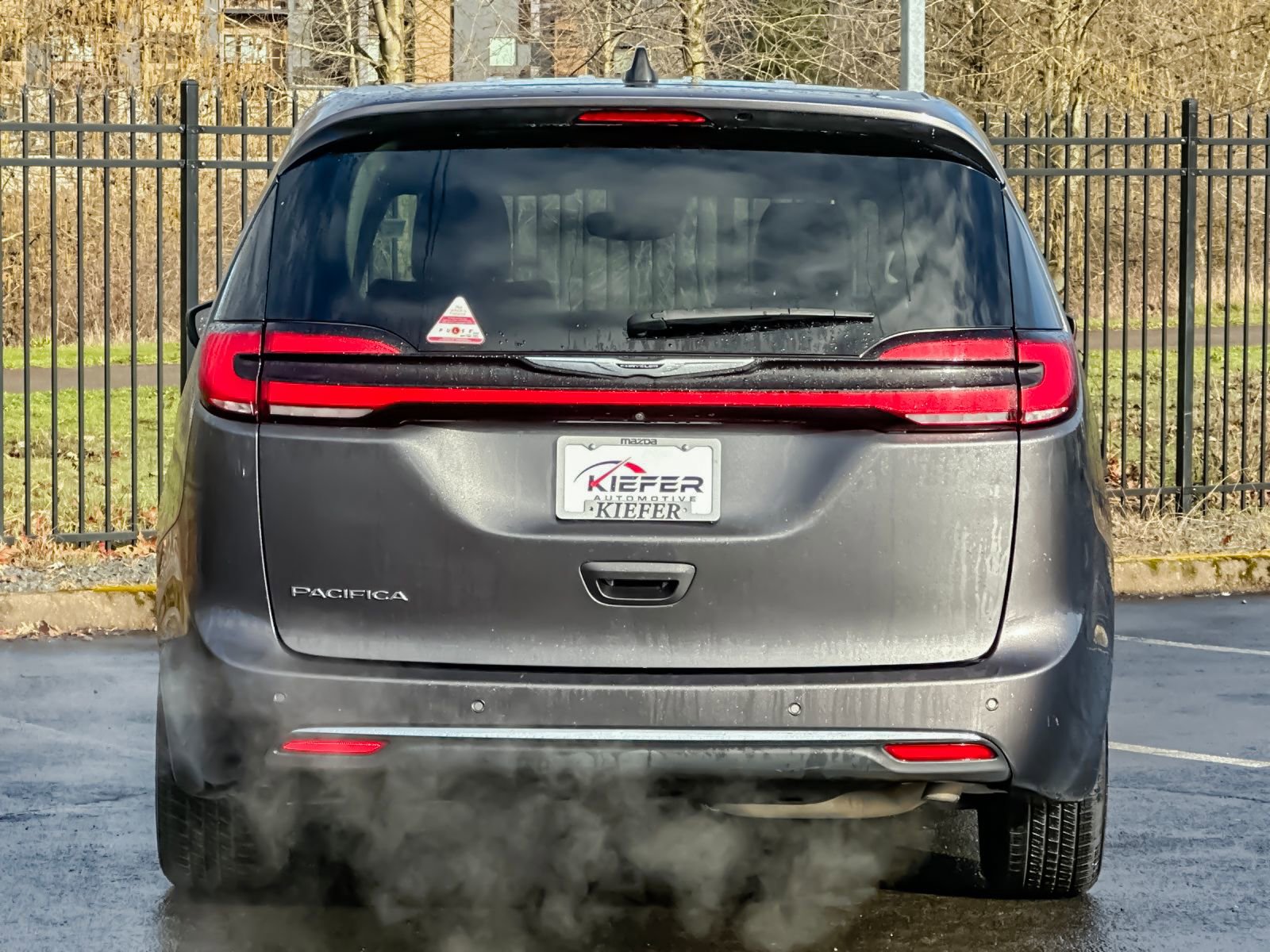 Used 2023 Chrysler Pacifica Touring-L image 5