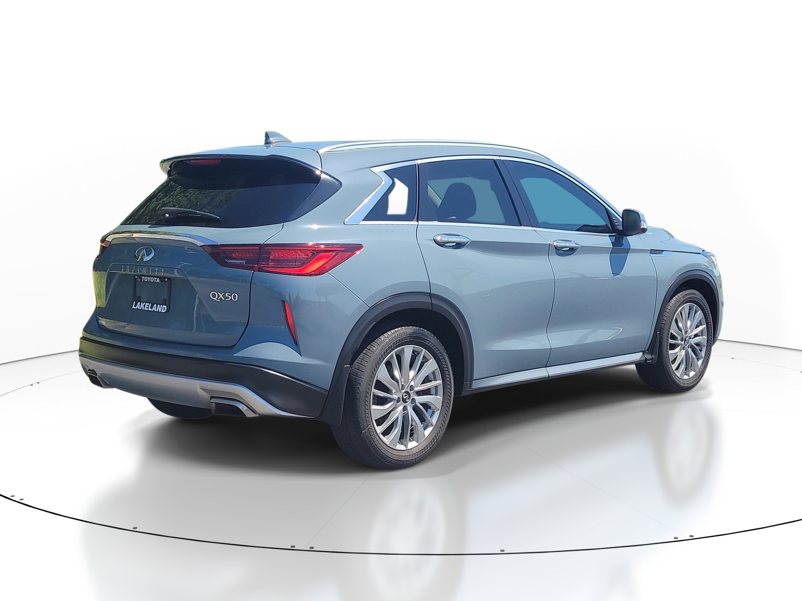 Used 2023 INFINITI QX50 Luxe FWD image 7