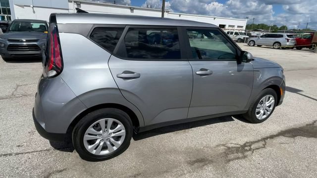 Used 2023 Kia Soul LX FWD image 2