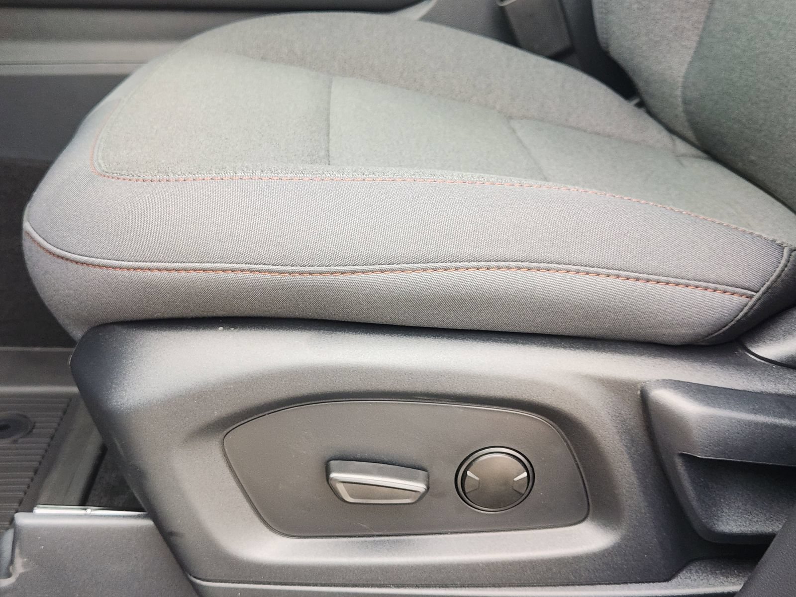 New 2026 Ford Explorer Active RWD image 21
