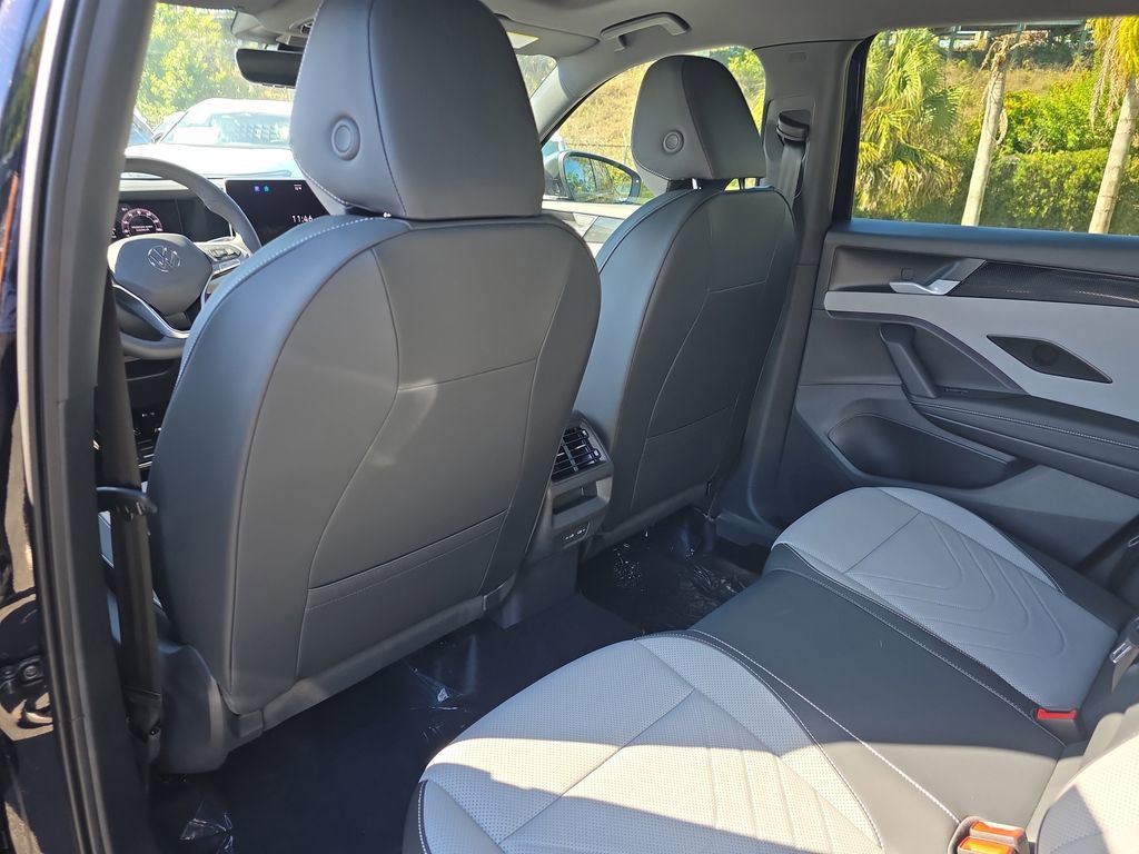 New 2026 Volkswagen Tiguan SE R-Line image 9