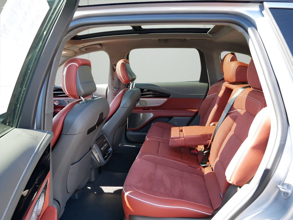 Certified 2025 Lincoln Nautilus Black Label AWD/4WD image 11
