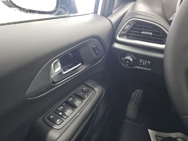 New 2026 Chrysler Pacifica Select AWD/4WD image 28