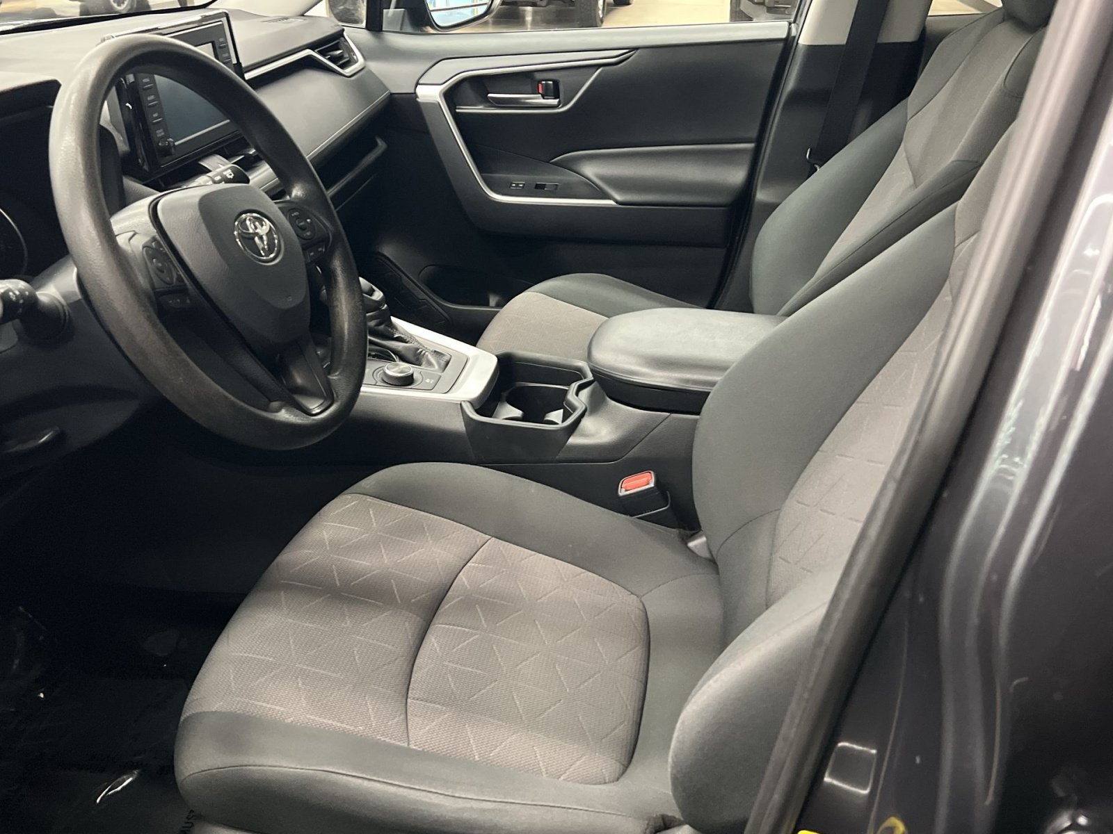 Used 2019 Toyota RAV4 XLE w/ Carpet Mat Package AWD/4WD image 11