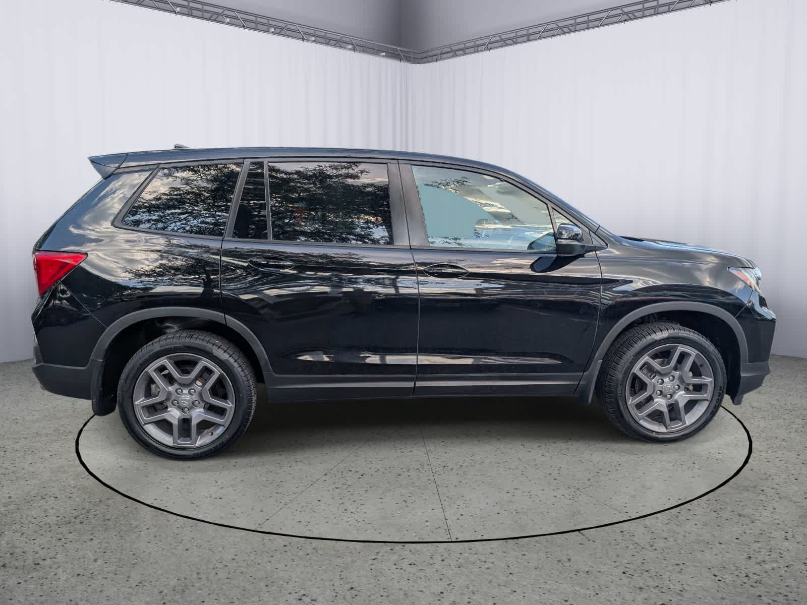 Used 2023 Honda Passport EX-L image 2