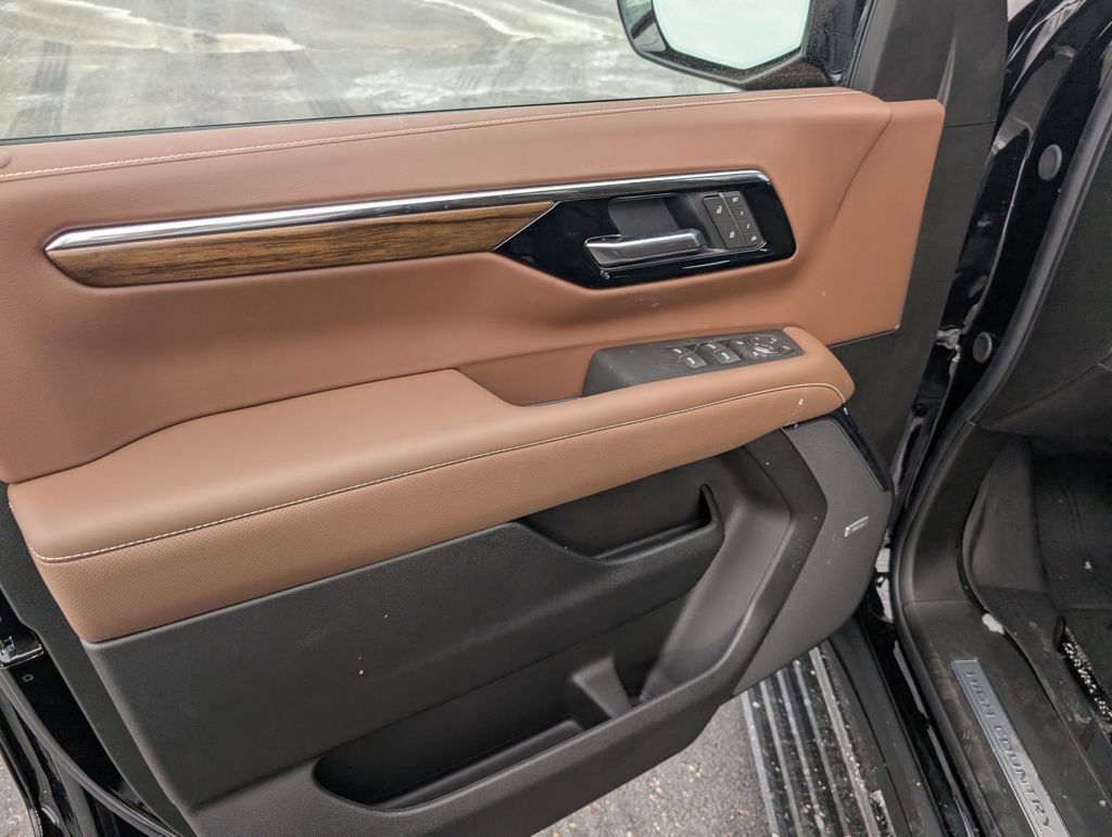 New 2026 Chevrolet Suburban High Country image 14