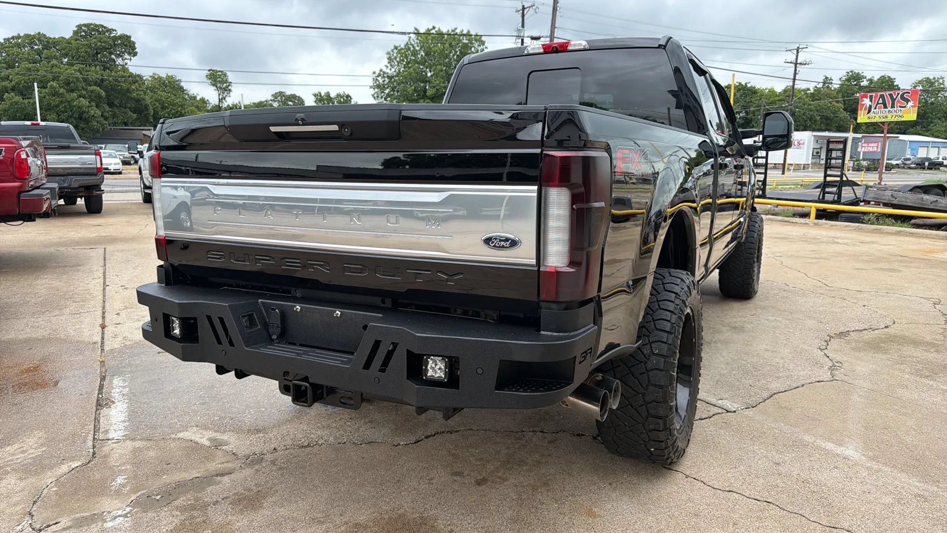 Used 2017 Ford F350 Platinum w/ Platinum Ultimate Package AWD/4WD image 3