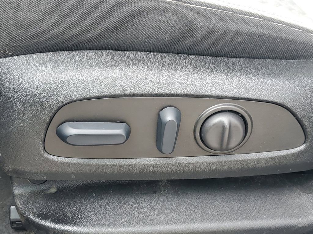 Certified 2023 Chevrolet Equinox LS AWD/4WD image 16