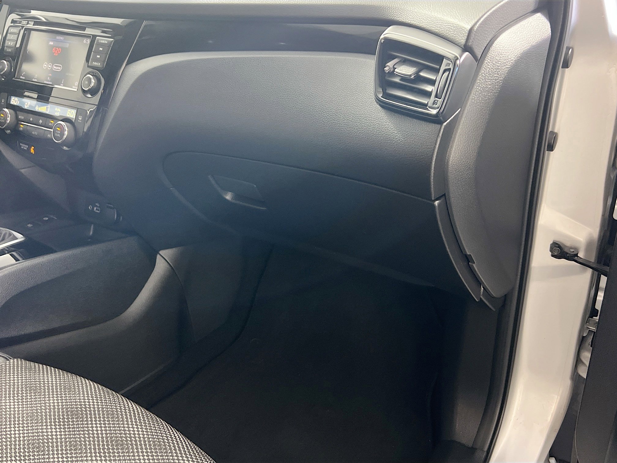 Used 2022 Nissan Rogue Sport SV w/ Technology Package image 35