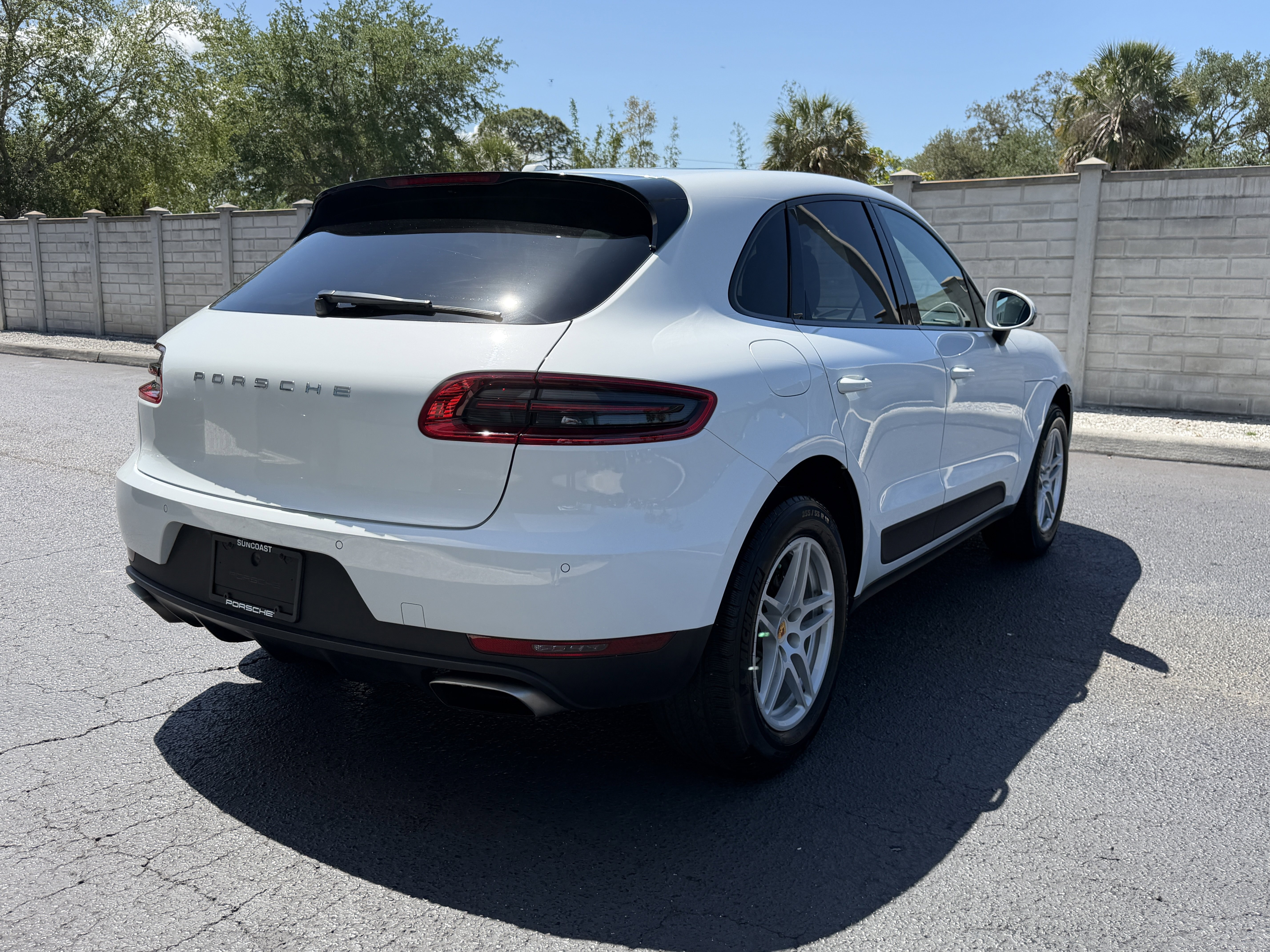 Certified 2017 Porsche Macan AWD/4WD image 6