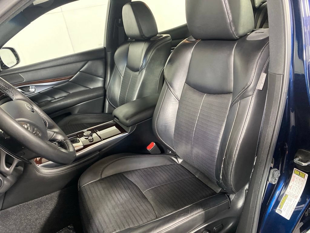 Used 2017 INFINITI Q70 3.7 w/ Technology Package AWD/4WD image 12