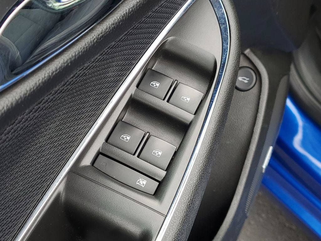 Used 2018 Chevrolet Cruze LT w/ Sun And Sound Package FWD image 24