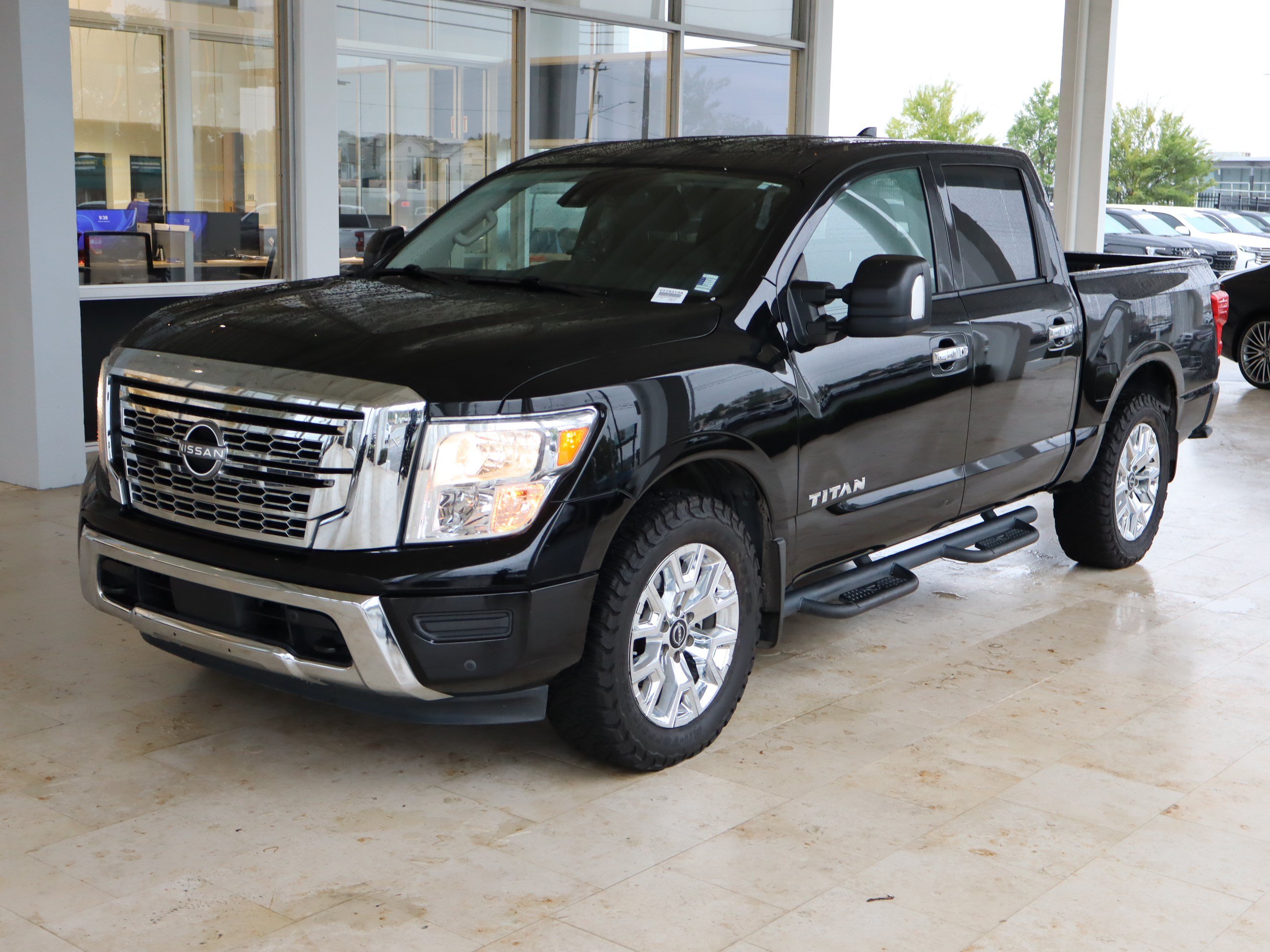 Used 2023 Nissan Titan SV w/ SV Convenience Package AWD/4WD image 5