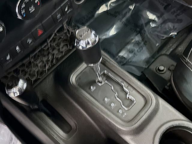 Used 2017 Jeep Wrangler Sahara image 18
