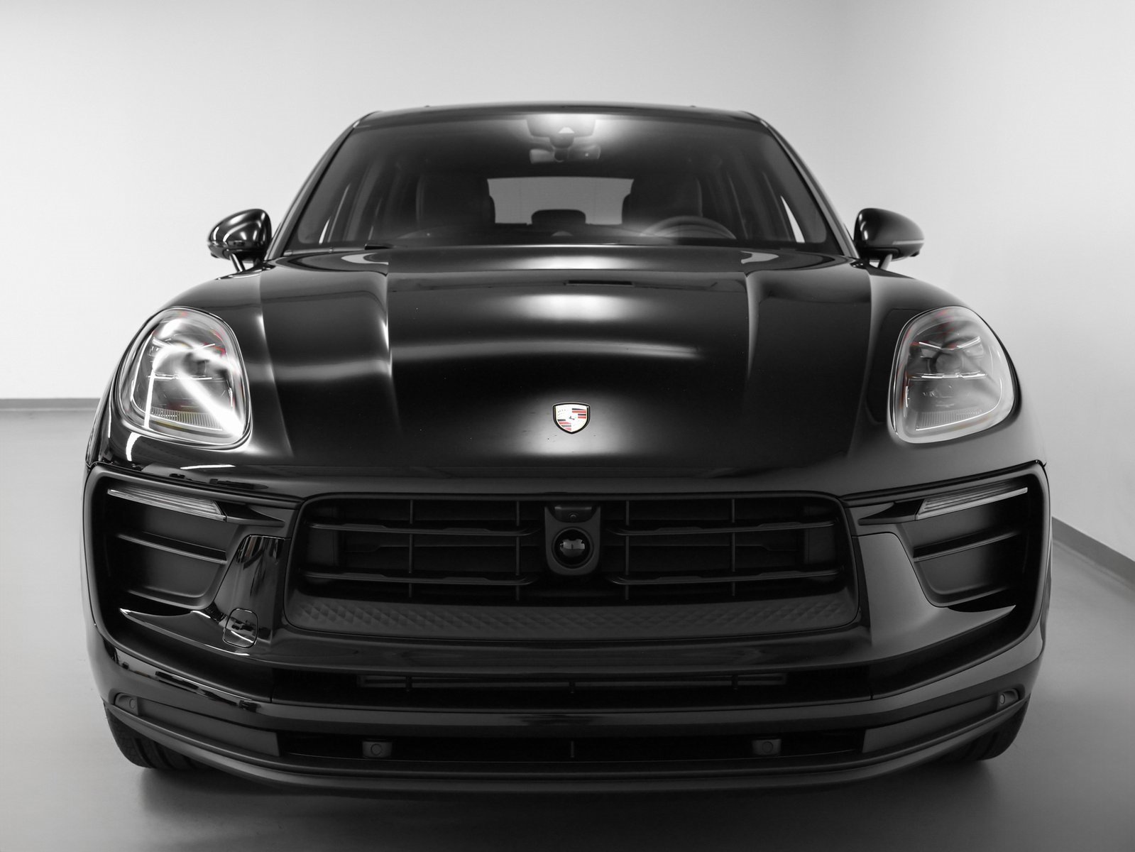 Certified 2025 Porsche Macan image 8