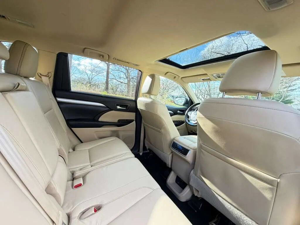 Used 2018 Toyota Highlander XLE image 8