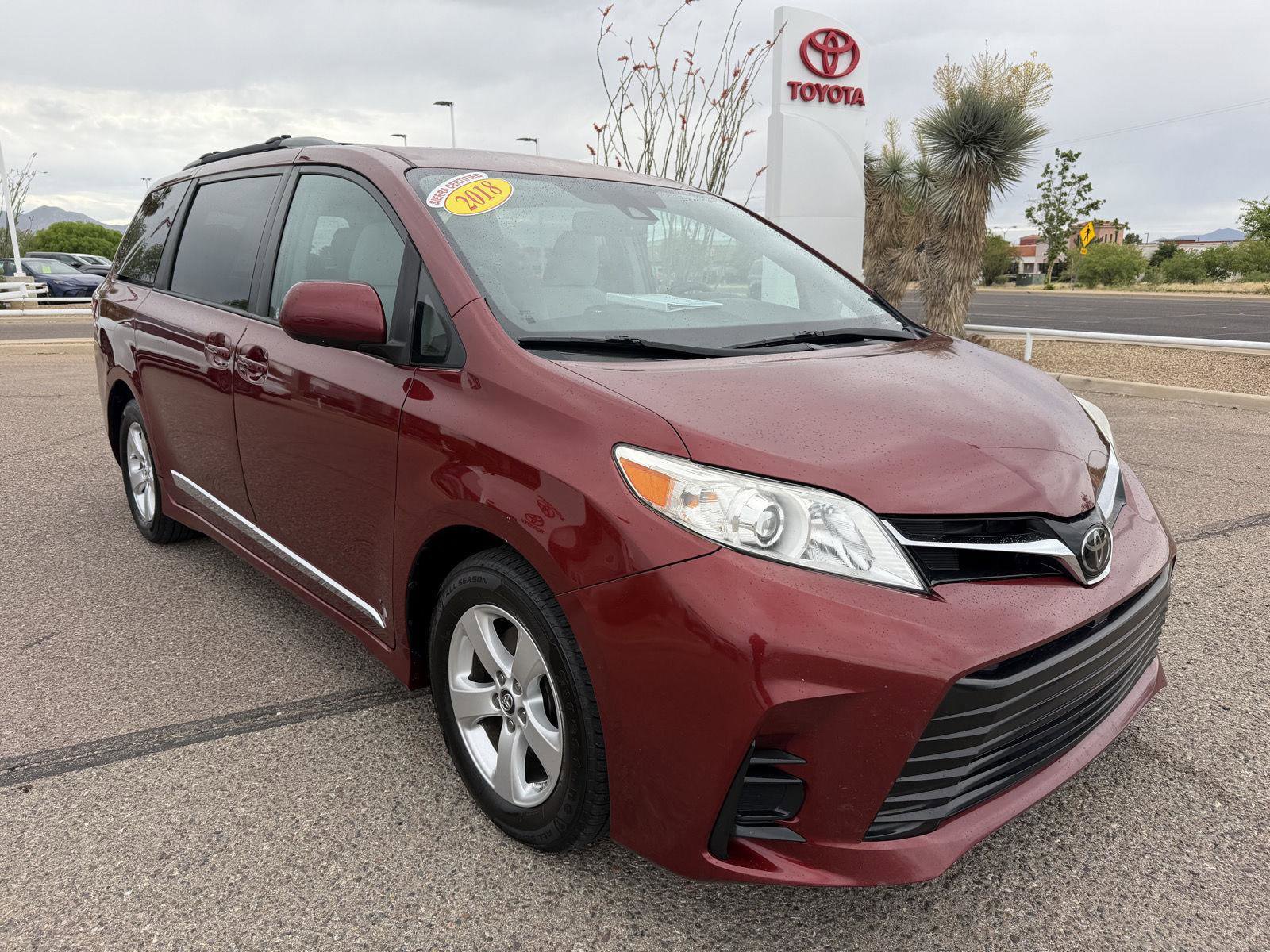 Used 2018 Toyota Sienna LE w/ Carpet Mat Package FWD image 8