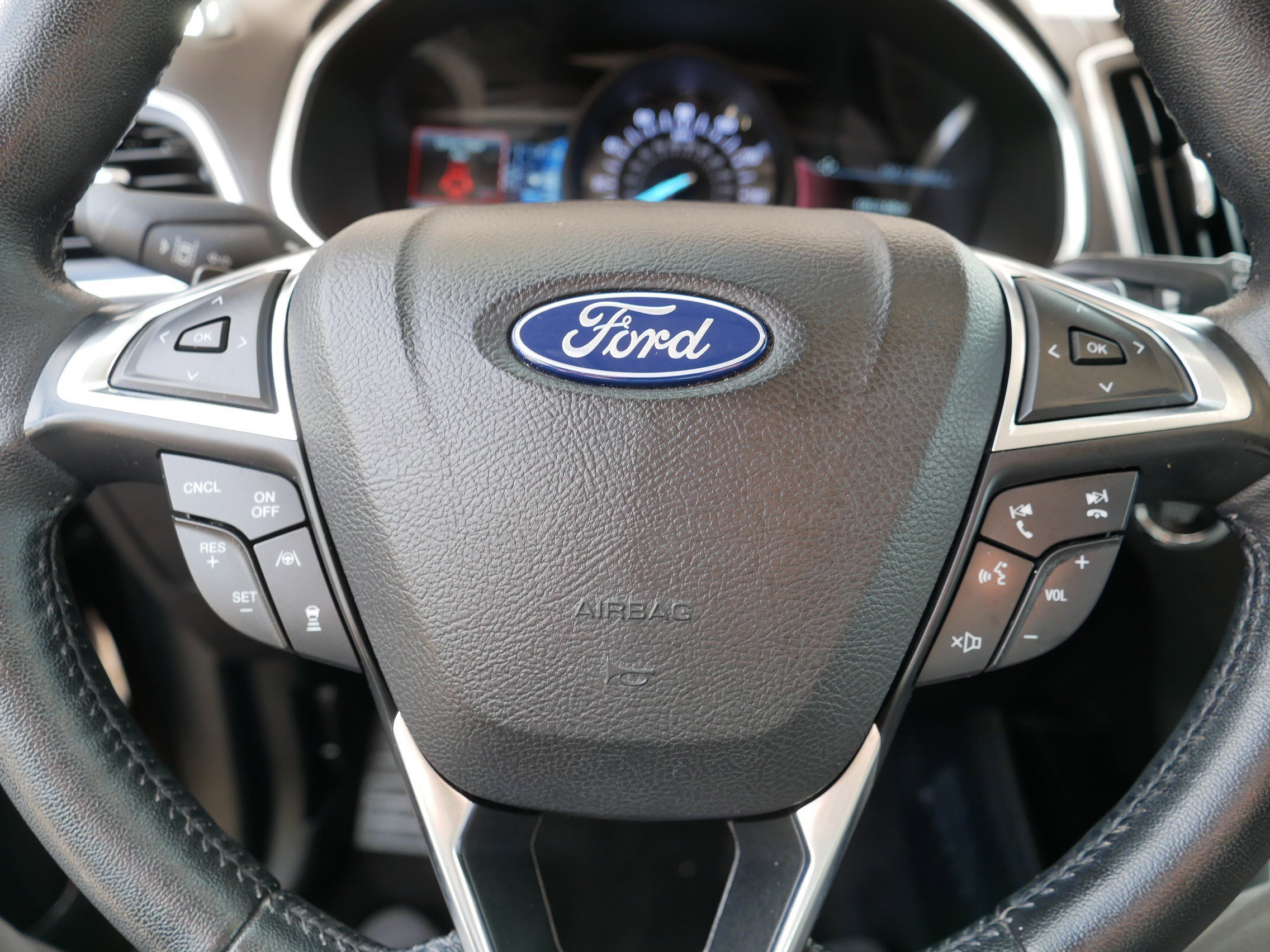 Used 2019 Ford Edge Titanium w/ Equipment Group 301A AWD/4WD image 25