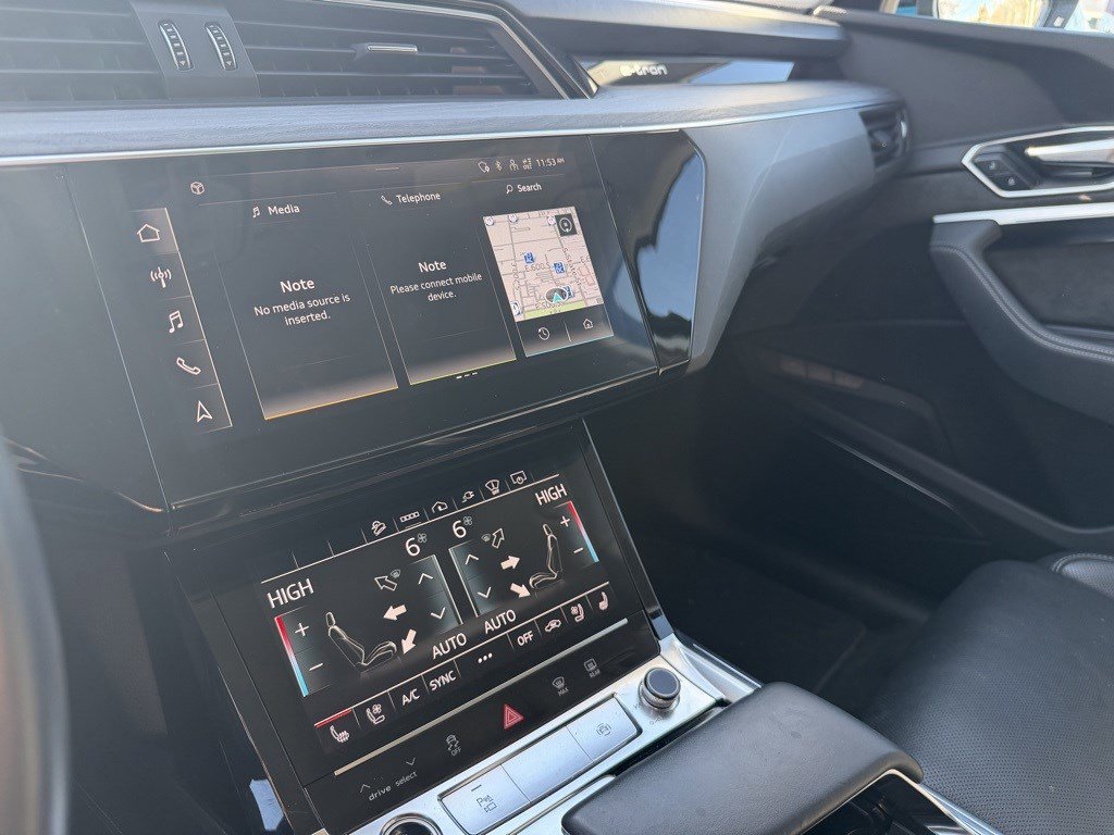 Used 2021 Audi e-tron Prestige w/ Prestige Package image 15