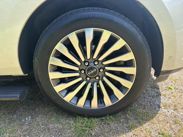 Used 2018 Lincoln Navigator Reserve w/ Technology Package AWD/4WD image 11