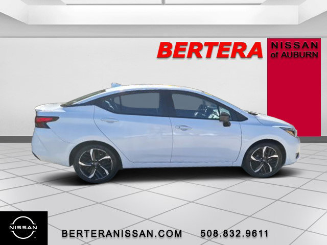 Used 2024 Nissan Versa SR FWD image 2