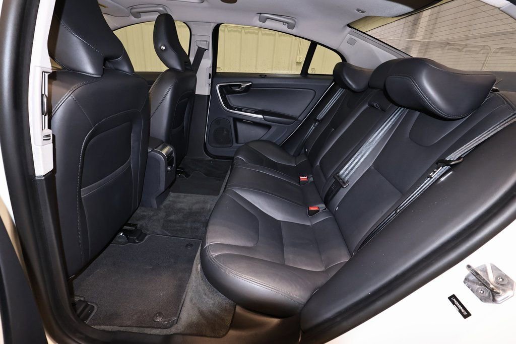 Used 2017 Volvo S60 T5 Inscription image 17