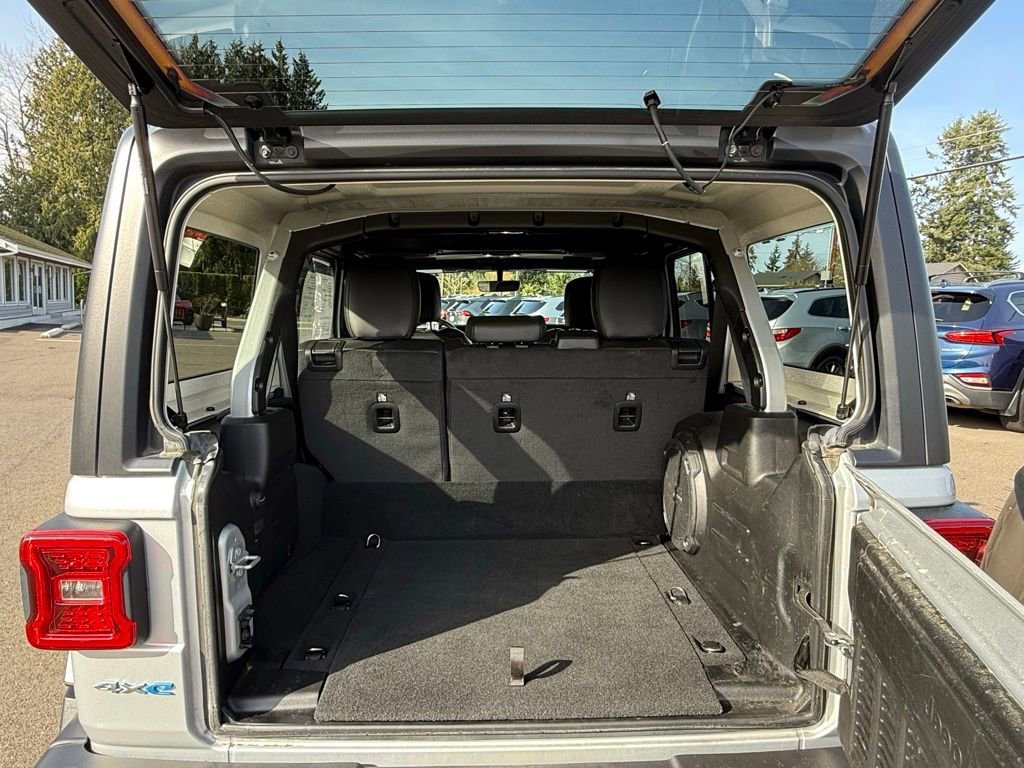 Used 2022 Jeep Wrangler Unlimited Sahara w/ Cold Weather Group image 11