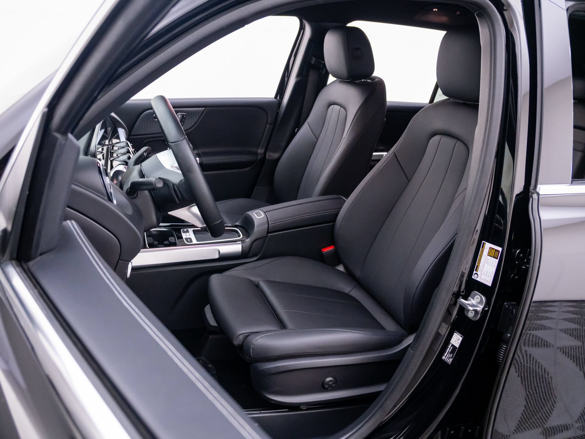 Used 2026 Mercedes-Benz GLB 250 image 17