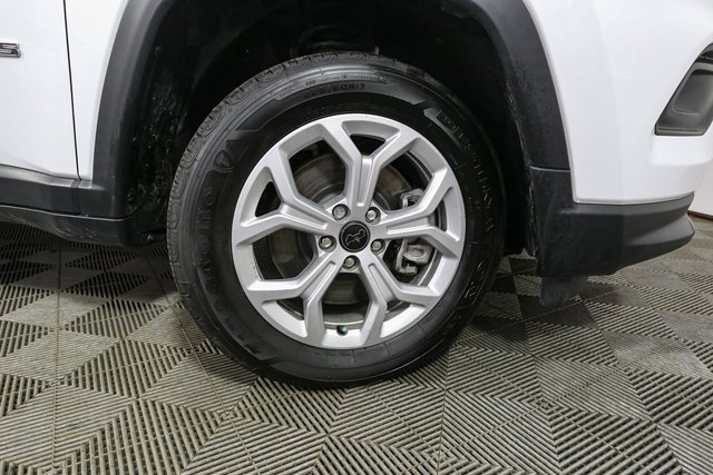 Used 2025 Jeep Compass Latitude image 15