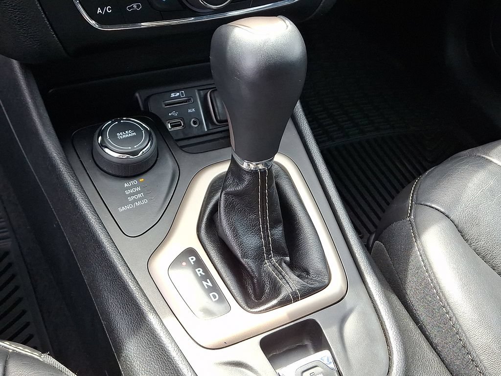 Used 2018 Jeep Cherokee Limited AWD/4WD image 15