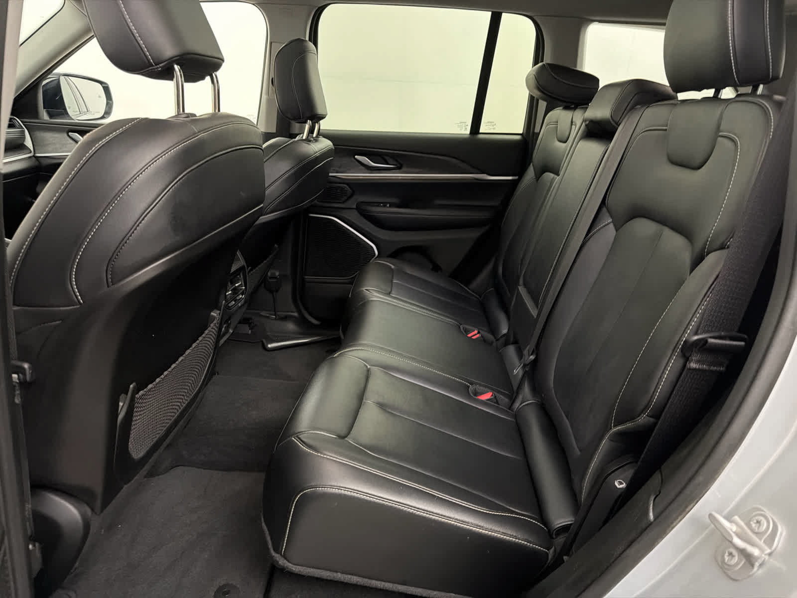 Used 2022 Jeep Grand Cherokee Limited AWD/4WD image 16