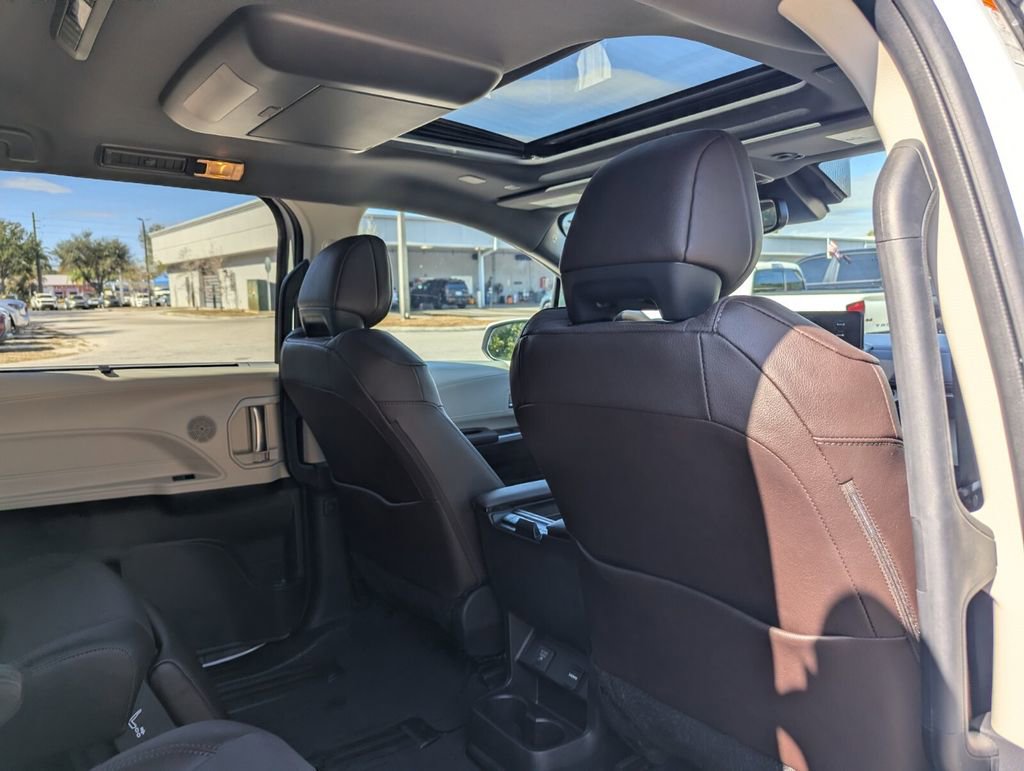Certified 2024 Toyota Sienna Platinum image 16