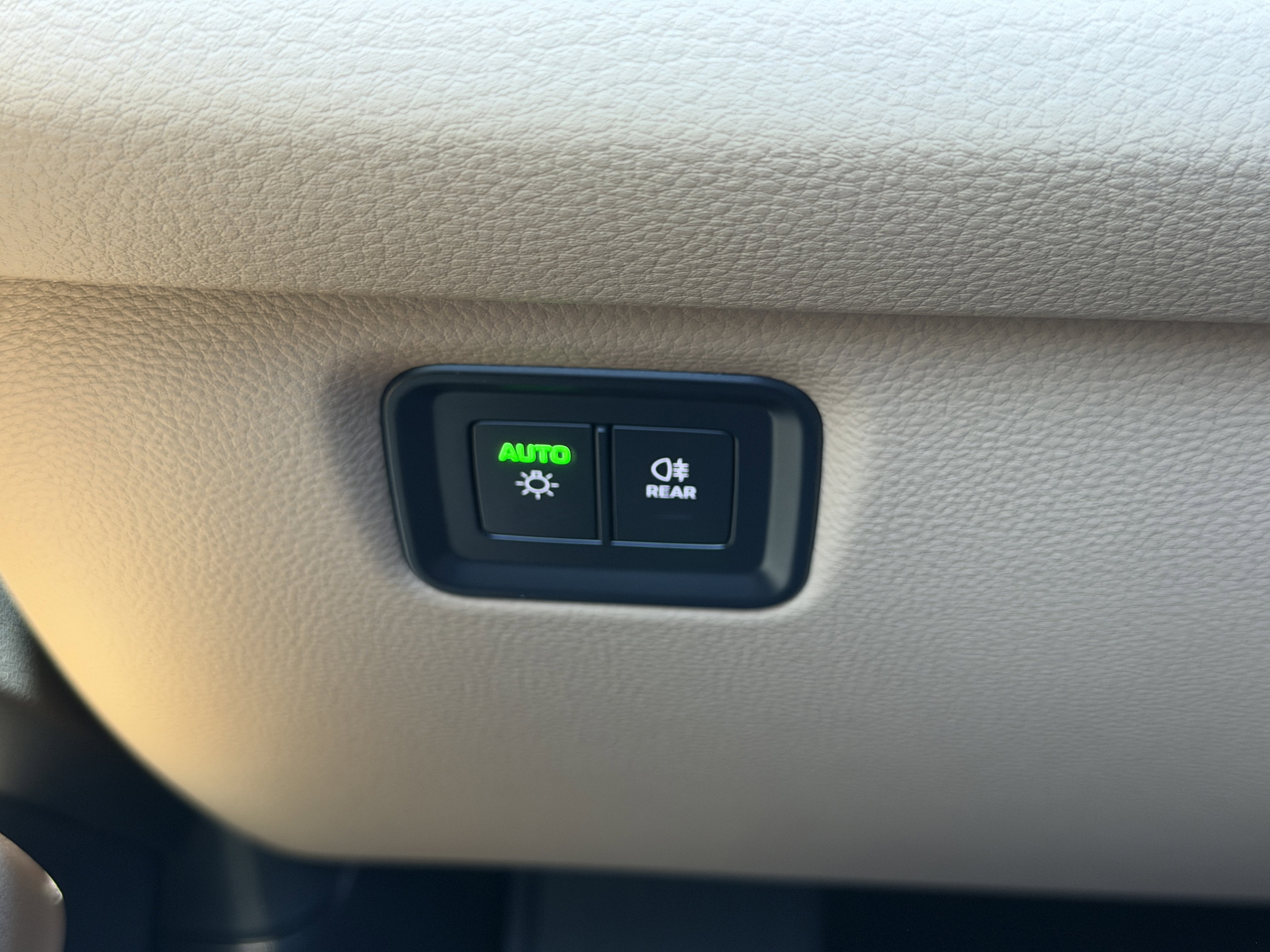 Certified 2026 Porsche Cayenne Coupe image 32