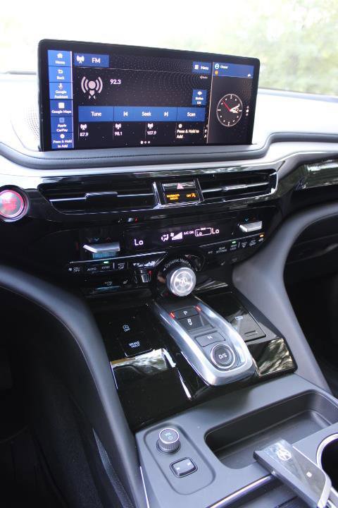 Certified 2025 Acura MDX FWD w/ Technology Package image 19