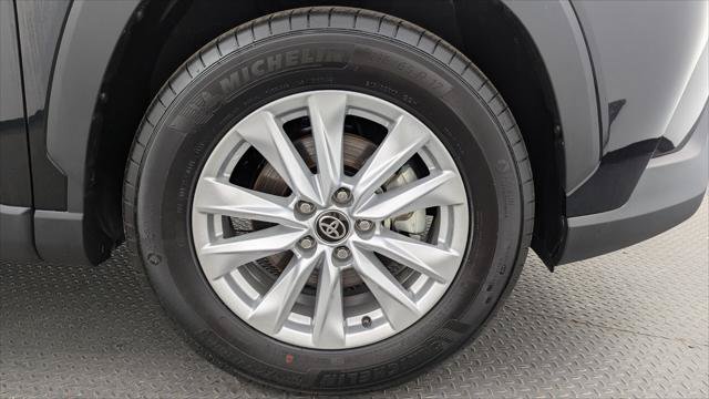 Used 2026 Toyota Corolla Cross LE FWD image 24