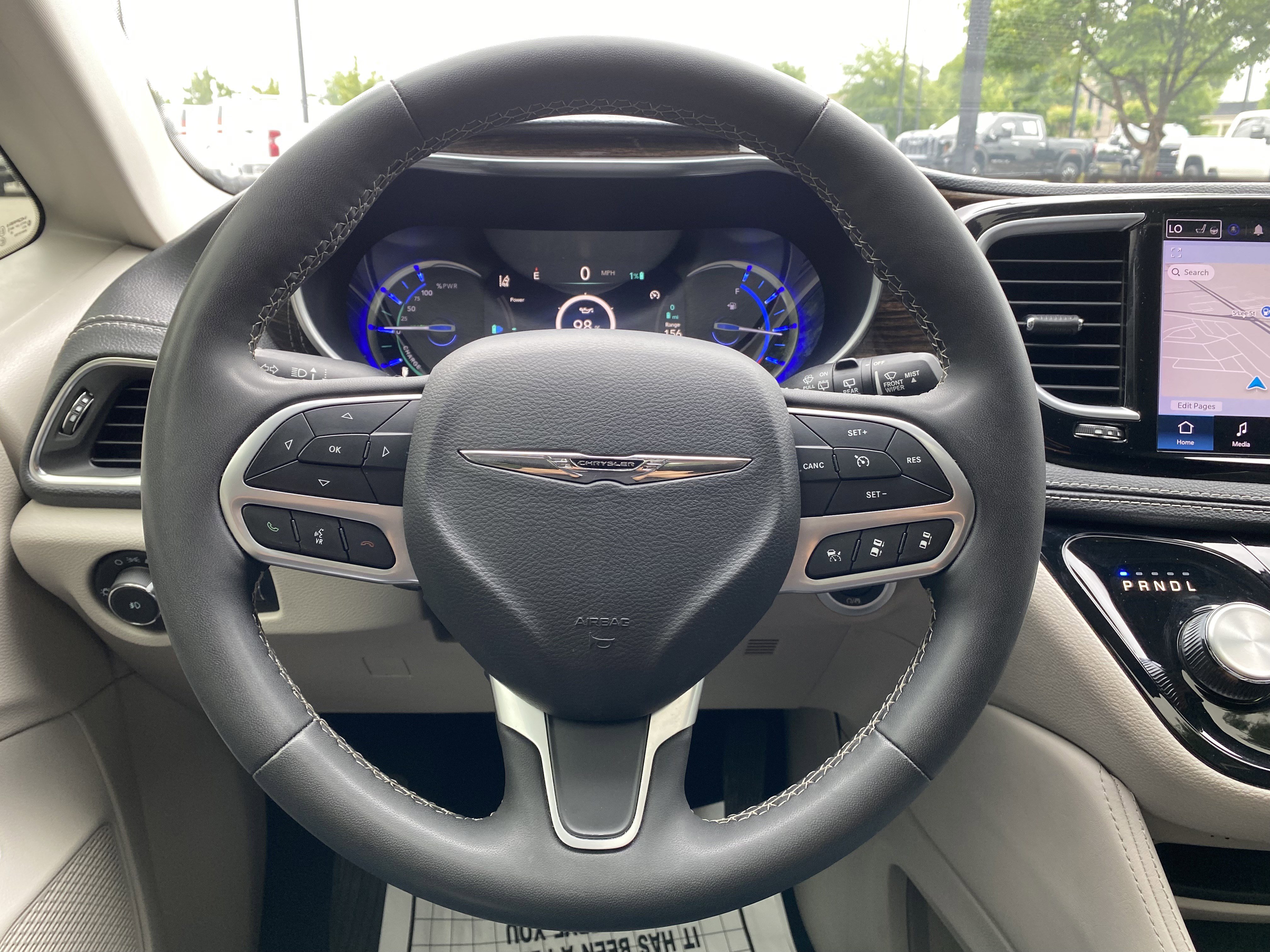 Used 2023 Chrysler Pacifica Limited FWD image 19