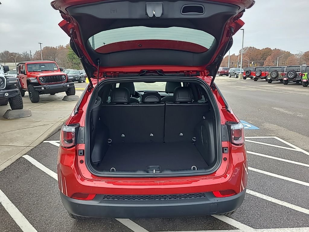 New 2026 Jeep Compass Latitude w/ Sun and Sound Group image 26